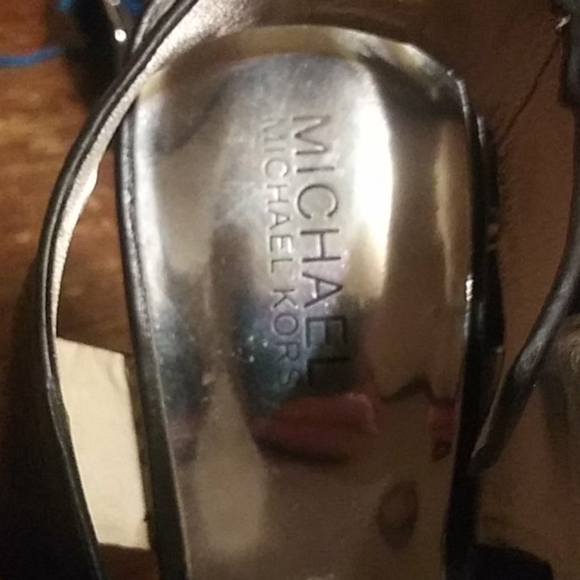 Michael Kors black strap heel. Size fits smaller - Picture 3 of 6
